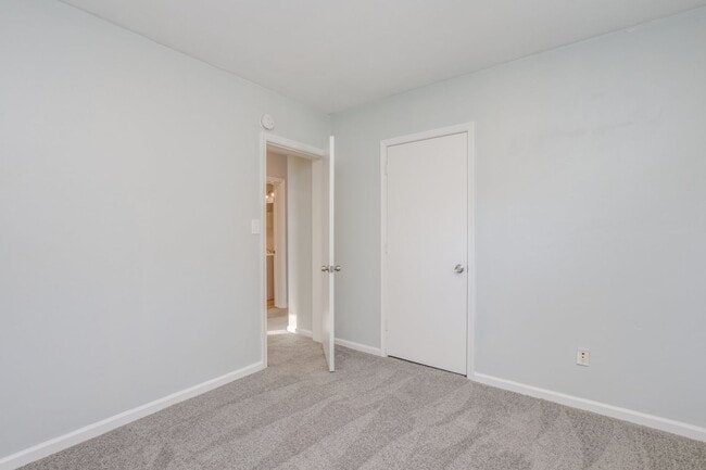 Building Photo - 1447 W 40th St