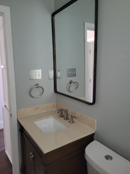 Vanity with Marble top and upgraded fixtures - 220 Sendero Dr