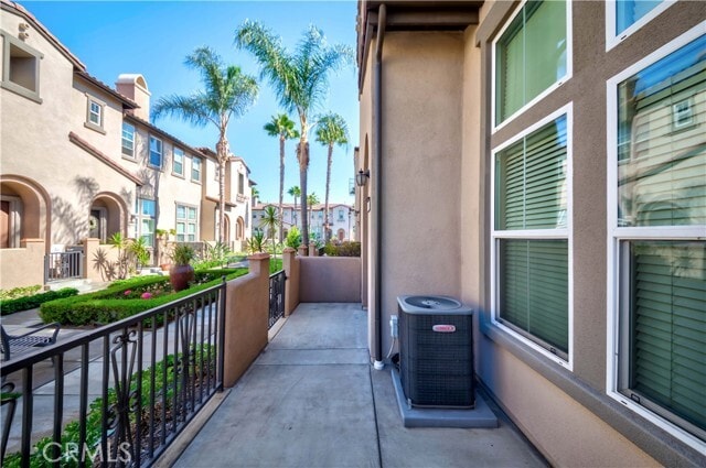 Building Photo - 70 Stockton Dr