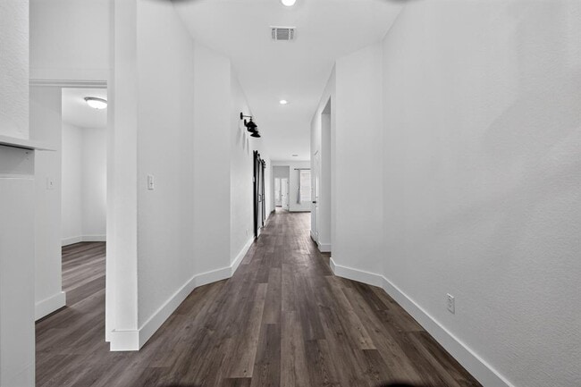 Building Photo - 104 Joseph Hawkins Ln