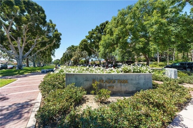 Building Photo - Amazing Downtown Torrance! - 3 bd / 2.5 ba...