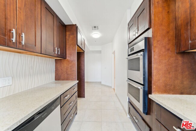 Building Photo - 1508 Greenfield Ave