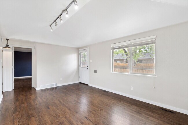 Building Photo - 1814 E 31st Ave