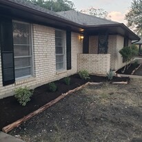 Building Photo - 2308 Lake W Dr