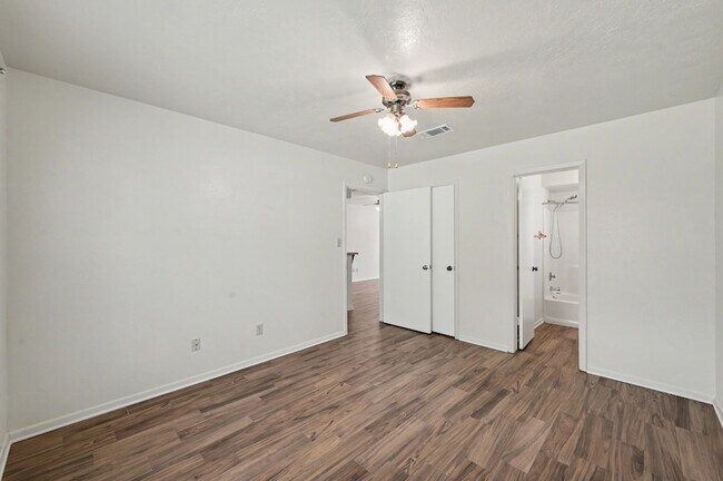 Building Photo - 1605 Hazelwood St
