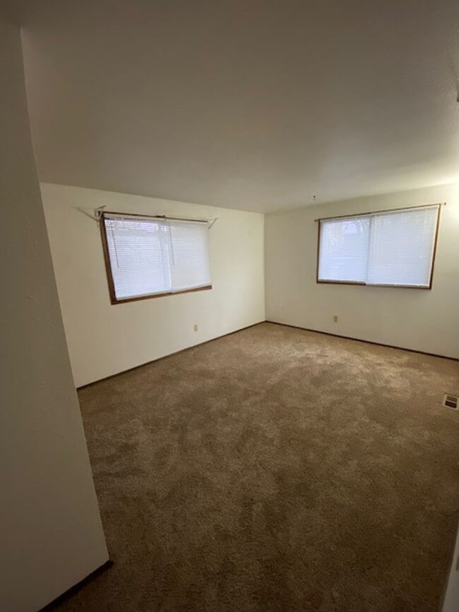 Building Photo - HOME ON HUDLOW (P#335)