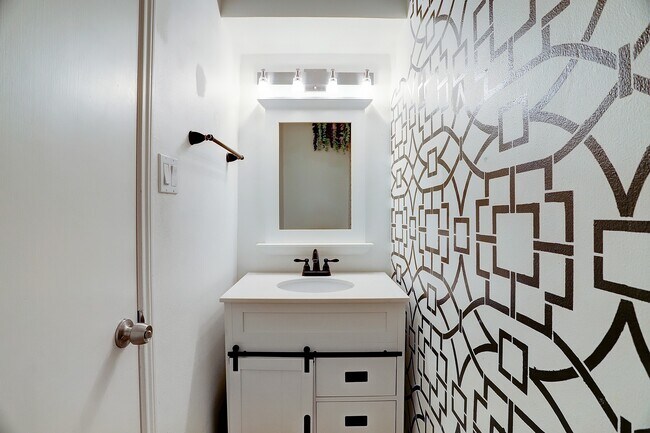 Building Photo - 12523 Briar Forest Dr