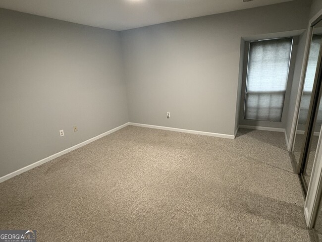 Building Photo - 4313 Pine Heights Dr NE