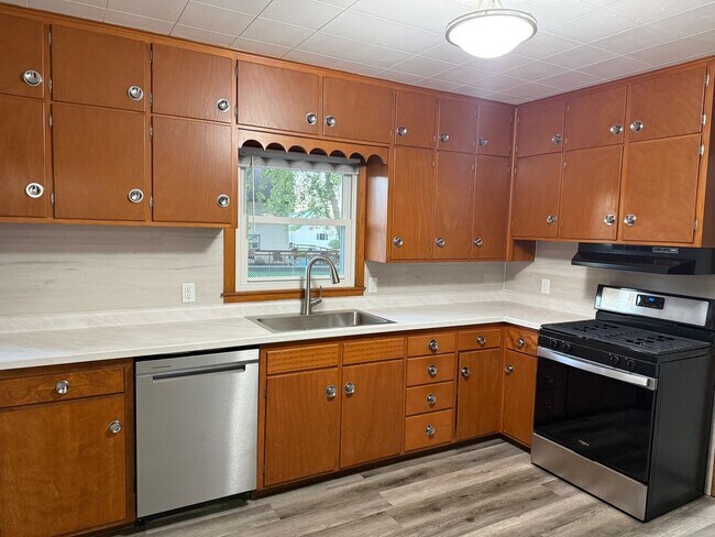 Building Photo - Four bedroom home located in Eyota MN