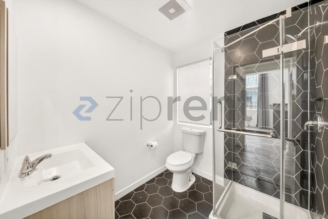 Building Photo - 2481 S Bundy Dr