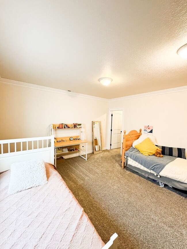Building Photo - Beautiful Custom Home For Rent In Rexburg!