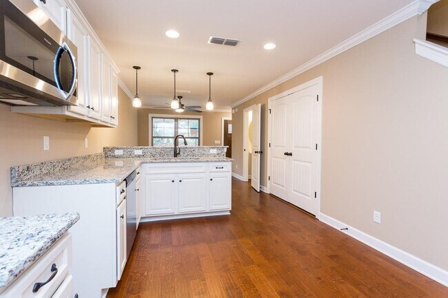 Building Photo - 2506 E Main St