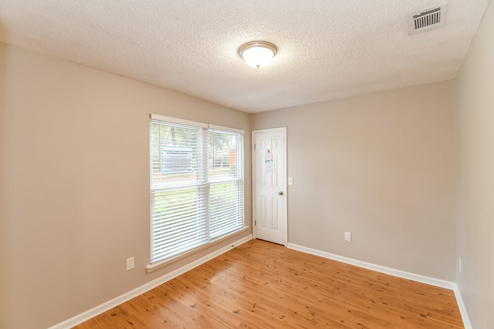 Building Photo - 8136 Honeysuckle Ln