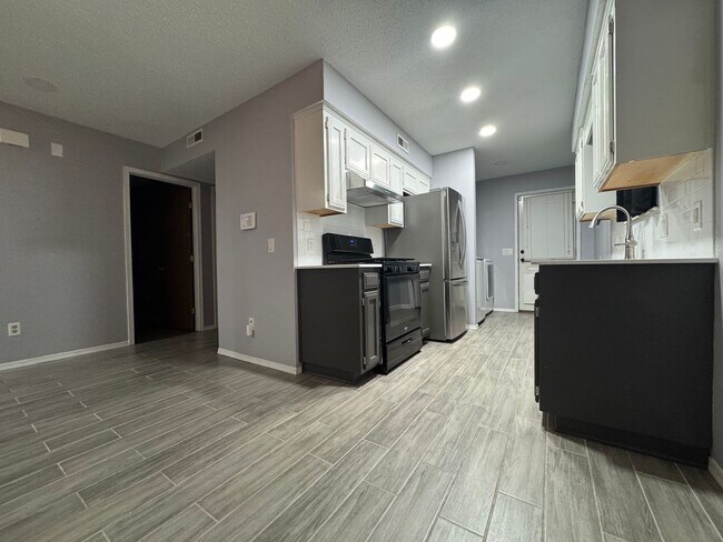 Building Photo - ***303 Southland Street***