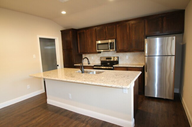 Building Photo - 1324-1328 White Sand Dr