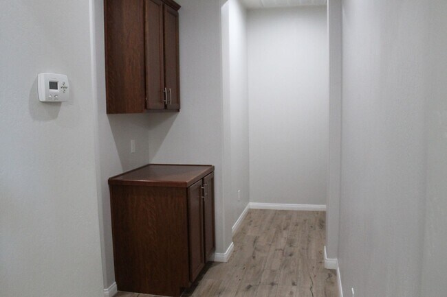 Building Photo - Northwest Bakersfield Home in the Village Green Community For Rent