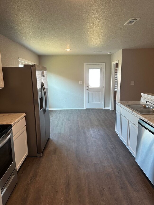 Building Photo - 205 Logan Dr