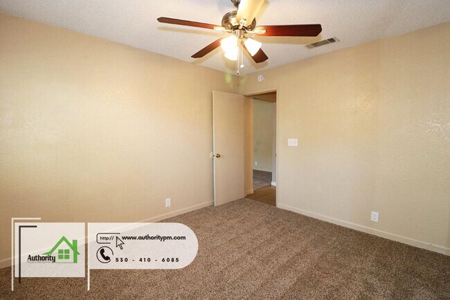 Building Photo - 1553 Bramble Pl