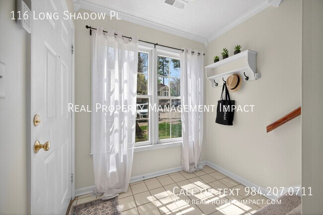 Building Photo - 116 Long Shadow Pl