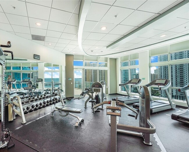Building Photo - 300 S BISCAYNE Blvd