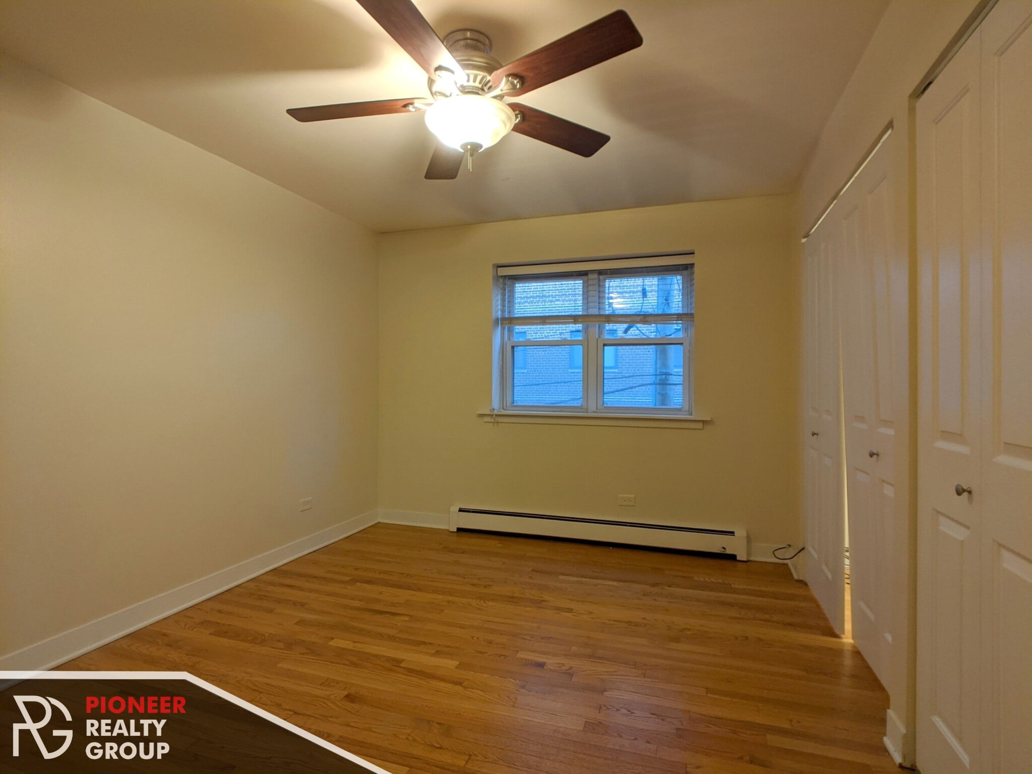 Building Photo - 643 W Wrightwood Ave