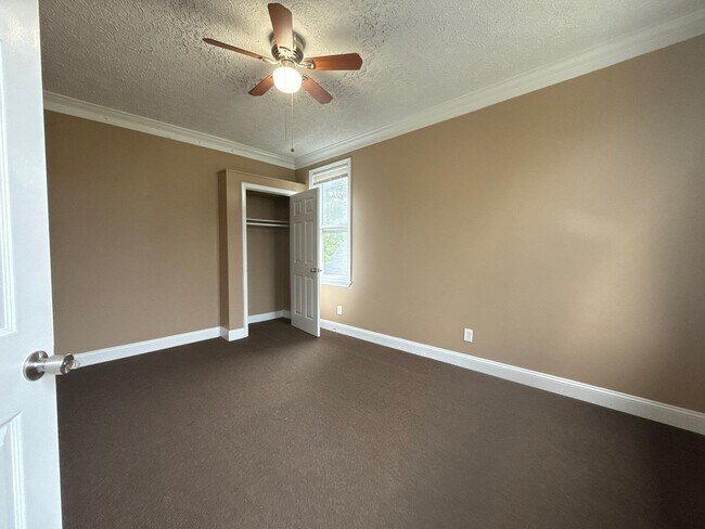 Building Photo - 3012 White Ave
