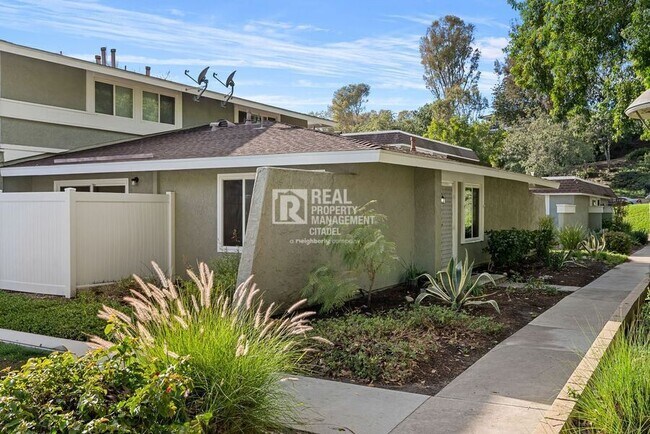 Building Photo - 23072 Vía Pimiento