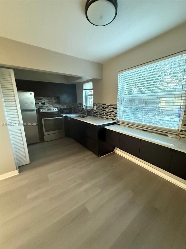 Building Photo - 2415 Lincoln St