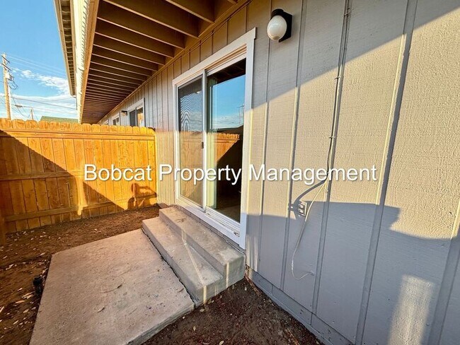 Building Photo - 1516 South Ct