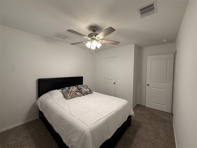 Building Photo - 5607 Redstone Gardens Dr