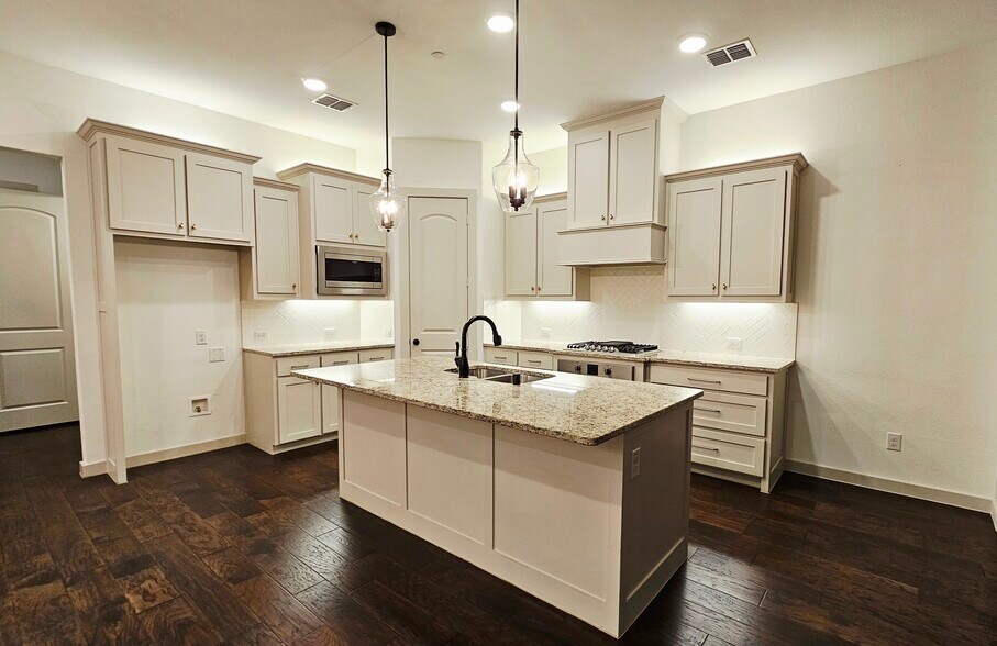 Building Photo - 4841 Rattler Ln