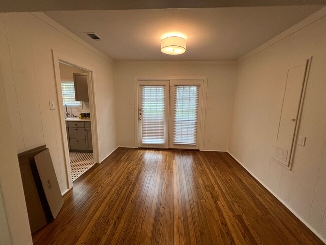 Building Photo - Cherrywood Bungalow for Rent