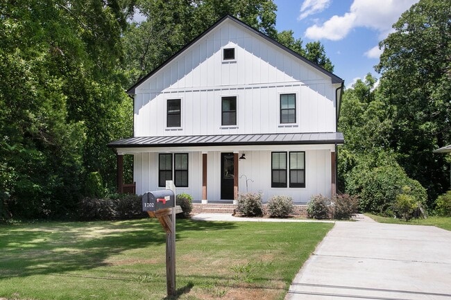 Building Photo - Modern Beauty In Charming Neighborhood!