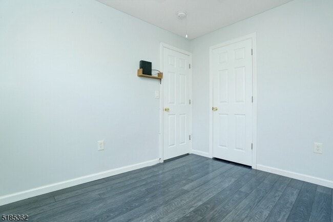 Building Photo - 26 Manito Ave