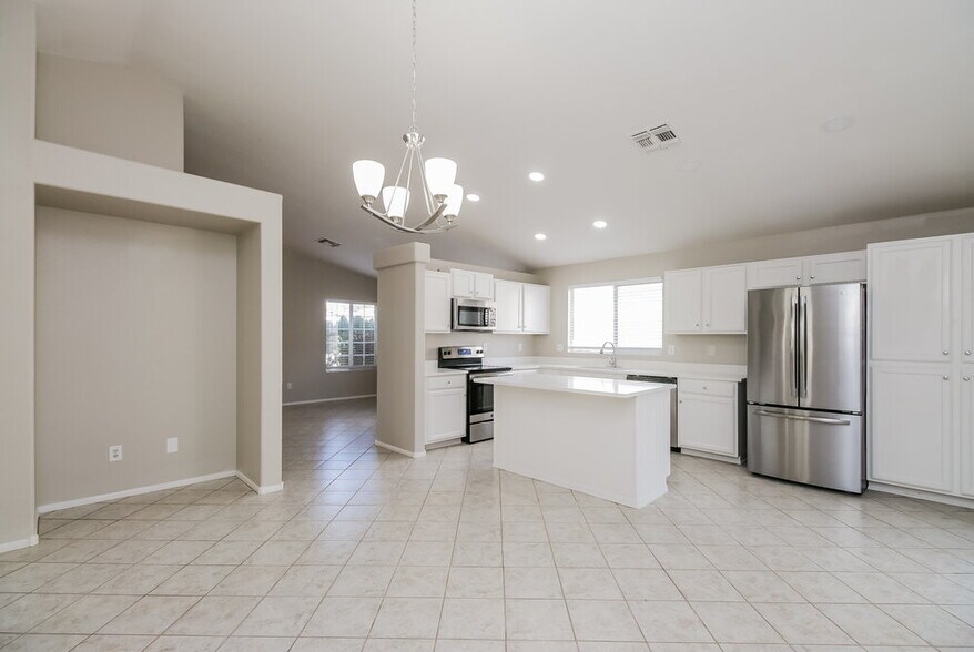 Building Photo - 2415 E Browning Pl