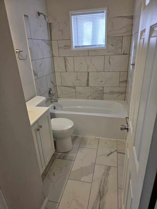 Building Photo - 1225 Redman Blvd