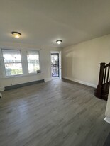 Building Photo - 5821 N Woodstock St