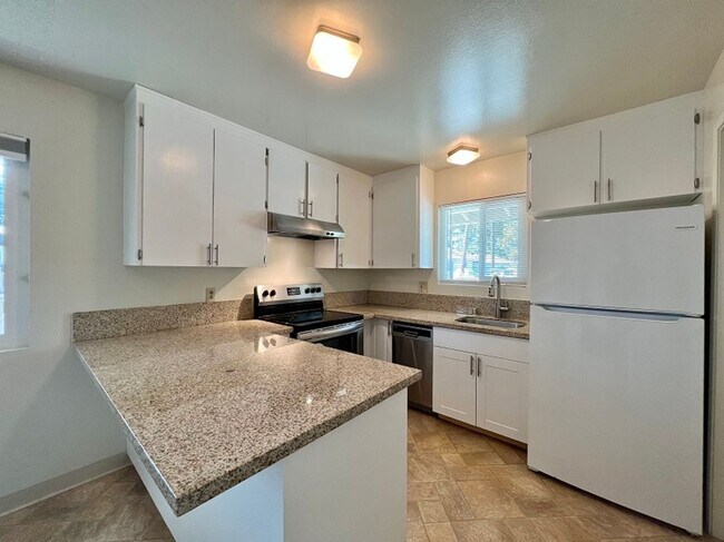 Building Photo - E Street, 1751-1753**