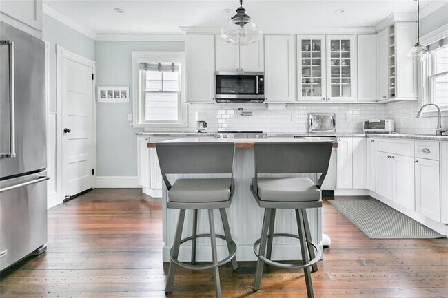 Building Photo - 16 Carroll Ave