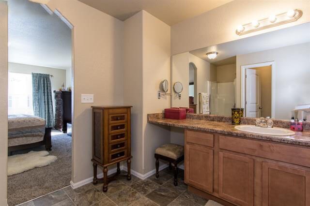 Building Photo - Excellent Town Home 3 Bedroom 2.5 Bath hom...