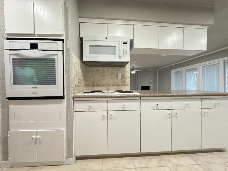 Building Photo - 5926 Par 4 Dr