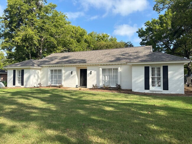 Building Photo - 3321 Ridgefield Dr