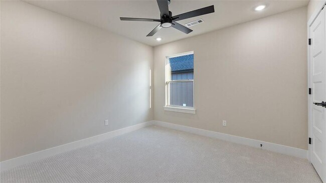 Building Photo - 1831 Utopia St