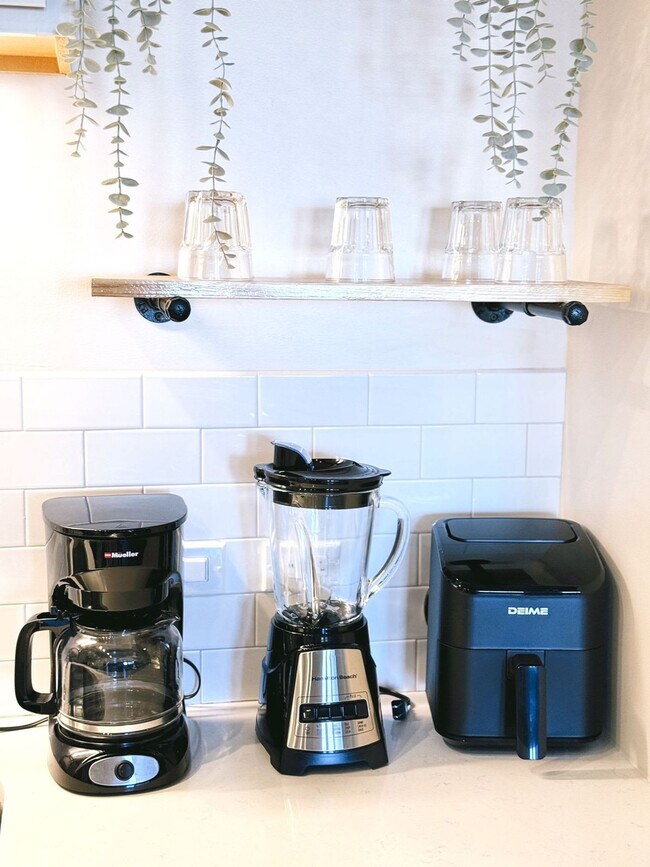 Building Photo - 1011 W Juneau Ave