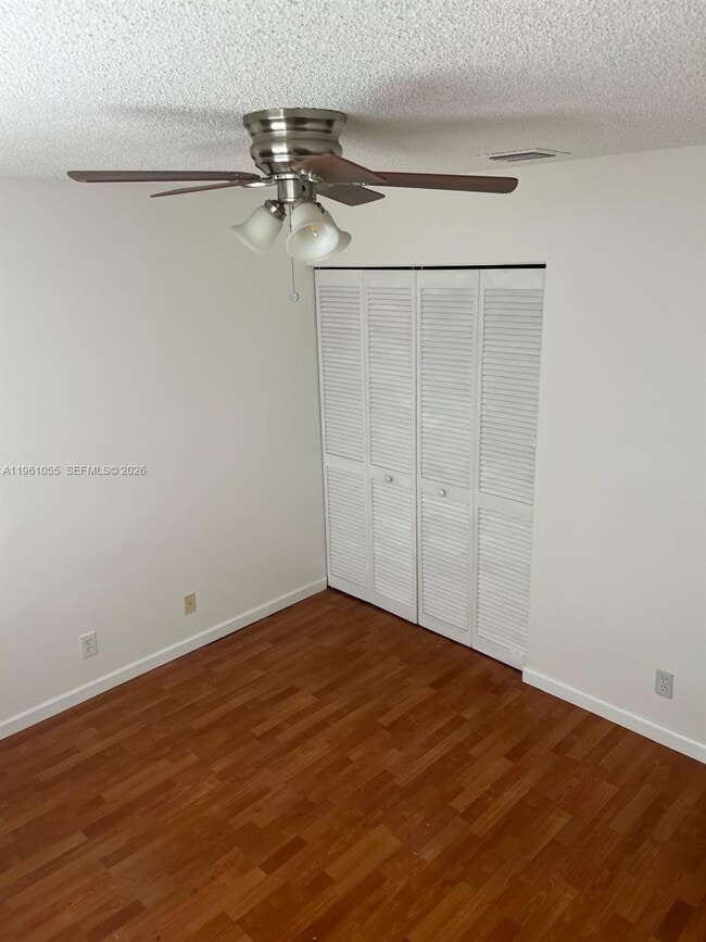 Building Photo - 5033 Prairie Dunes Village Cir