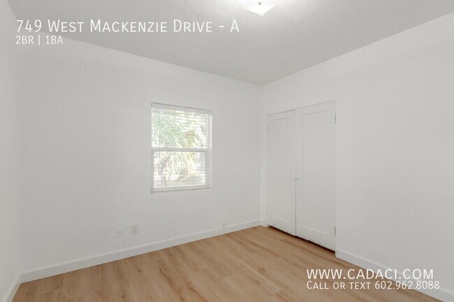 Building Photo - 749 W MacKenzie Dr