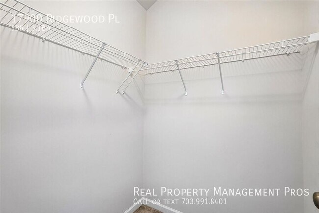 Building Photo - 17900 Ridgewood Pl