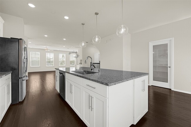 Building Photo - 1909 Monaco Memorial Ln