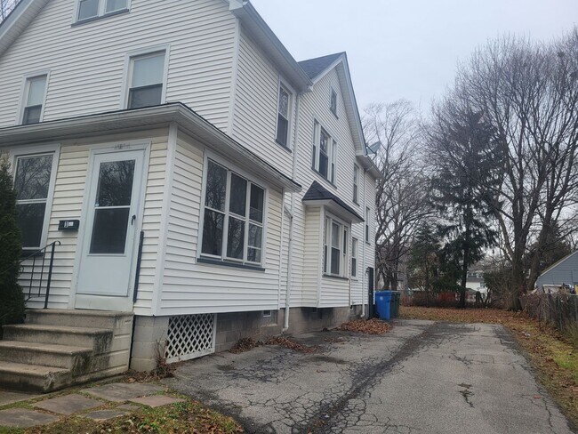 Building Photo - 126 Flanders St