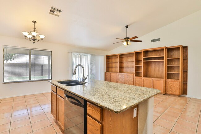 Building Photo - Clemente Ranch 4 bedroom